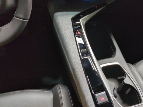 Peugeot 3008 HYBRID 145 BVA E-DCS6 ALLURE AVEC JANTES 19 ET NAVI