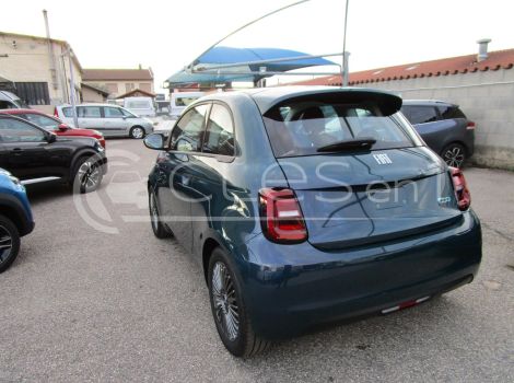 Fiat 500 NOUVELLE 118 CH ICON ÉLECTRIQUE 87 KW BERLINE AUTONOMIE 322 KM